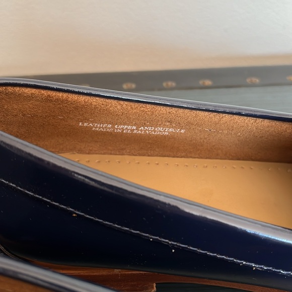 G.H. Bass & Co. Navy Loafers size 9 - Picture 2 of 8
